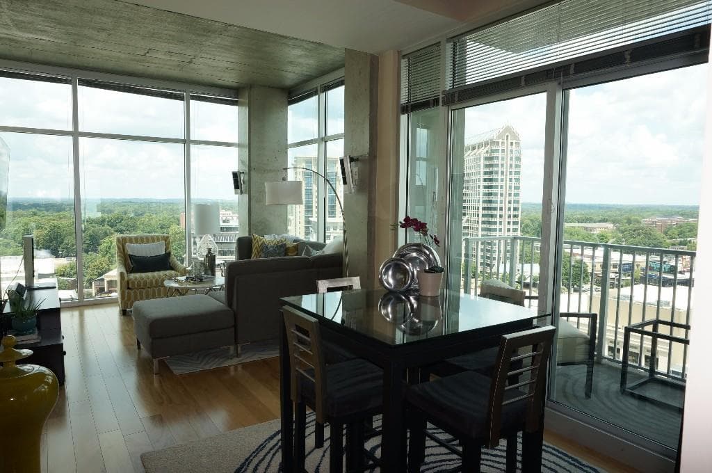 2 bedroom, 1,060 sq ft condominium sold at 250 PHARR Road 1408, Atlanta, GA 30305