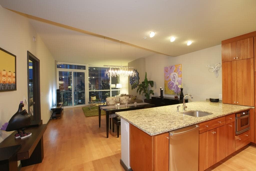 1 bedroom, 944 sq ft condominium sold at 3325 Piedmont Road 1709, Atlanta, GA 30305