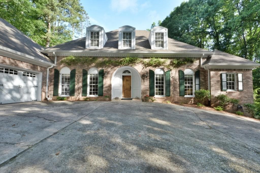 9820 Huntcliff Trace, Sandy Springs, GA 30350 — most recent listing photo