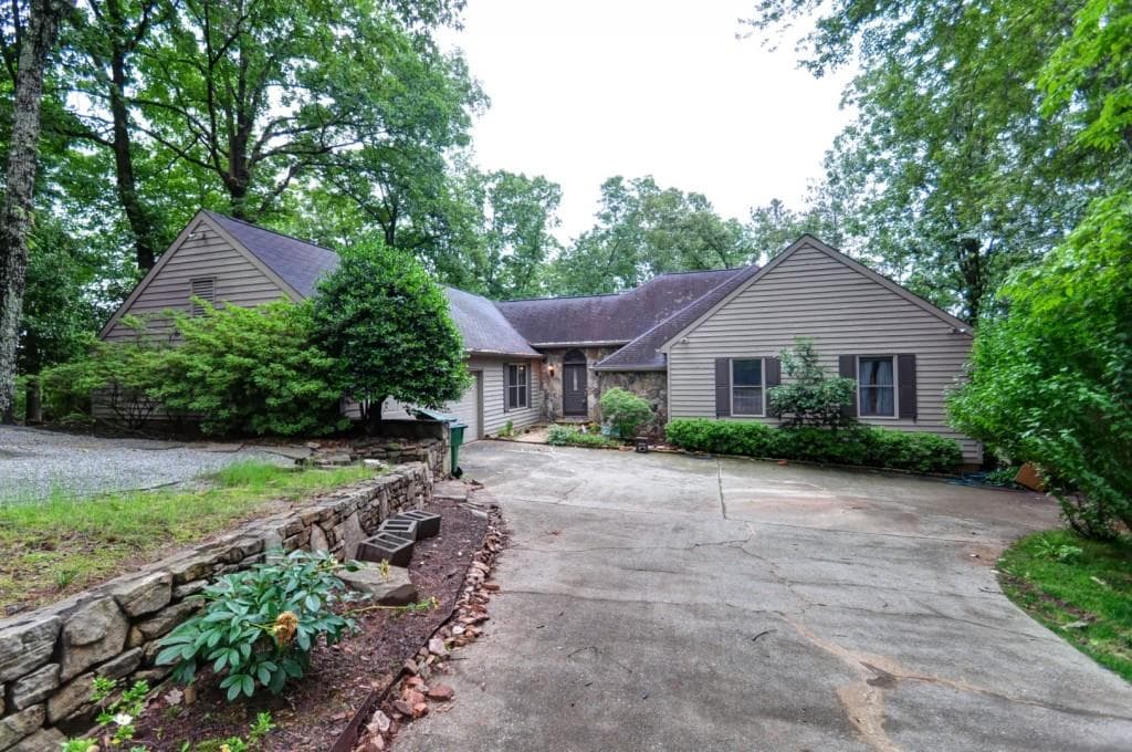 5 bedroom, 4,120 sq ft single family residence sold at 160 Fairway Ridge Drive, Johns Creek, GA 30022