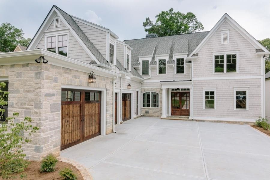 7 bedroom, 6,944 sq ft single family residence sold at 4724 E Conway Drive, Atlanta, GA 30327