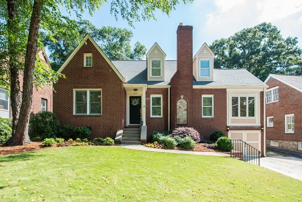 4 bedroom, 2,805 sq ft single family residence sold at 1210 Beech Valley Road, Atlanta, GA 30306