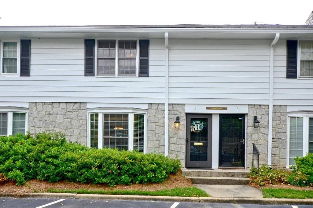 2 bedroom, 1,108 sq ft townhouse sold at 136 Peachtree Memorial Drive PA5, Atlanta, GA 30309