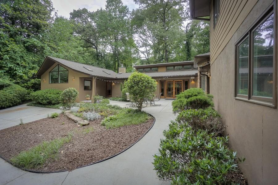 6 bedroom, 4,195 sq ft single family residence sold at 2622 McKinnon Drive, Decatur, GA 30030