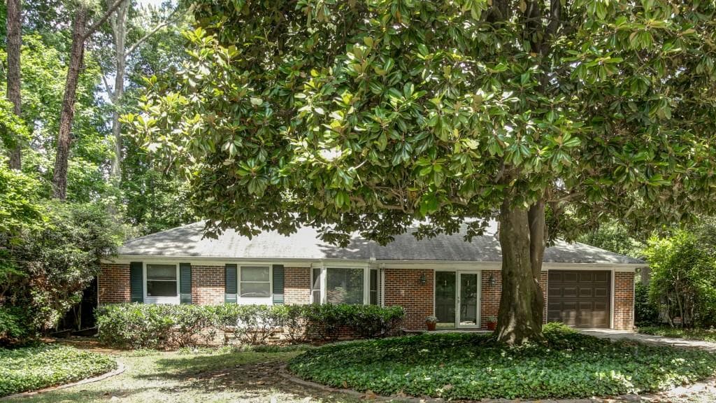 3 bedroom, 1,296 sq ft single family residence sold at 3619 Woodstream Circle, Atlanta, GA 30319