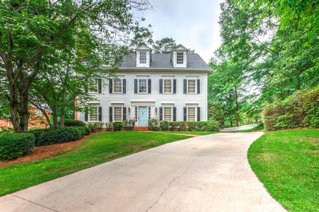 5 bedroom single family residence sold at 305 Old Powers Lane, Atlanta, GA 30327
