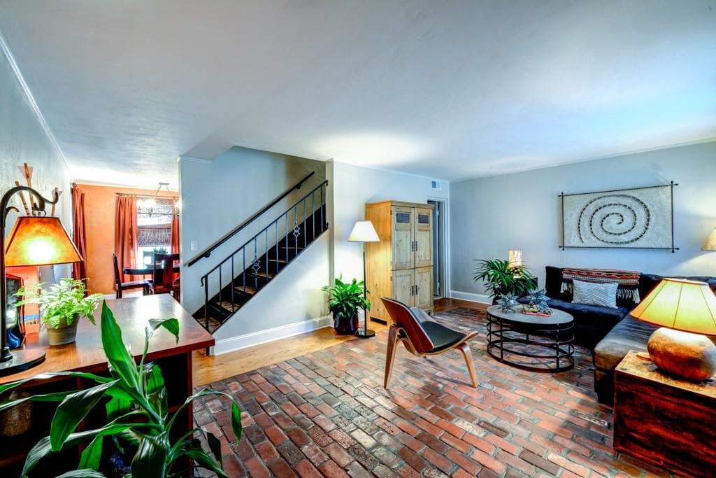 2 bedroom condominium sold at 284 Lakemoore Drive B, Atlanta, GA 30342