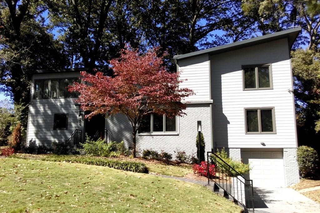 4 bedroom, 3,000 sq ft single family residence sold at 3518 Rockhaven Circle, Atlanta, GA 30324