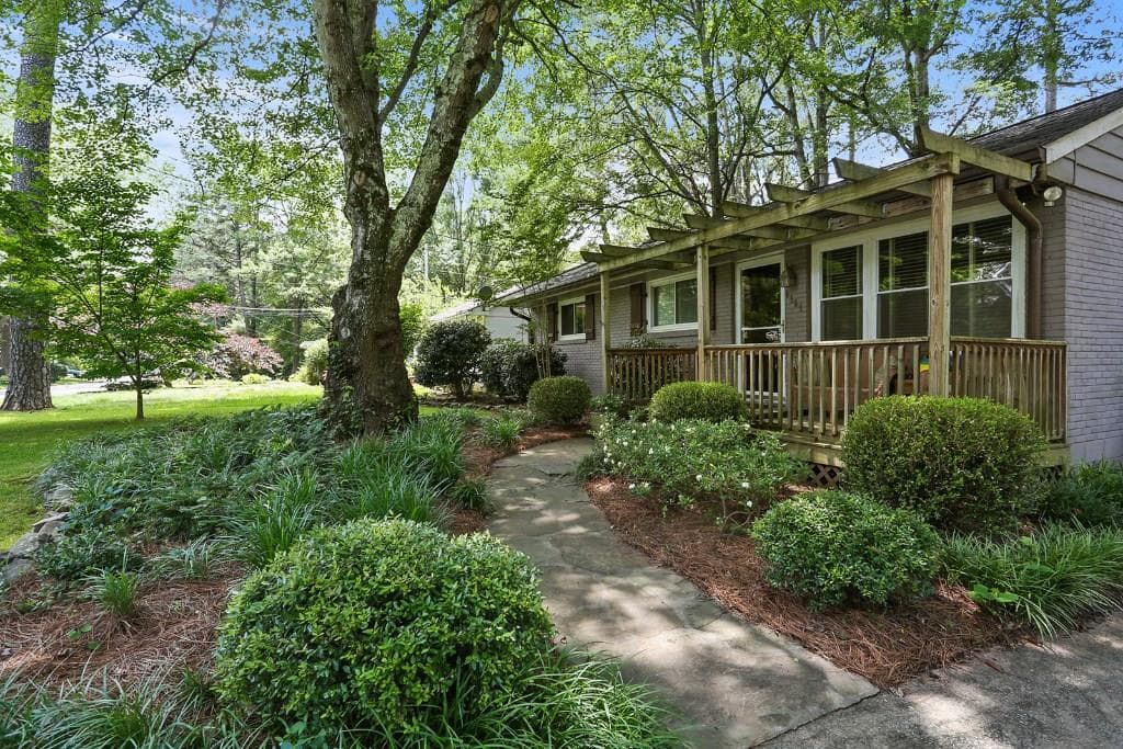 2 bedroom, 1,026 sq ft single family residence sold at 1104 PALAFOX Drive, Atlanta, GA 30324