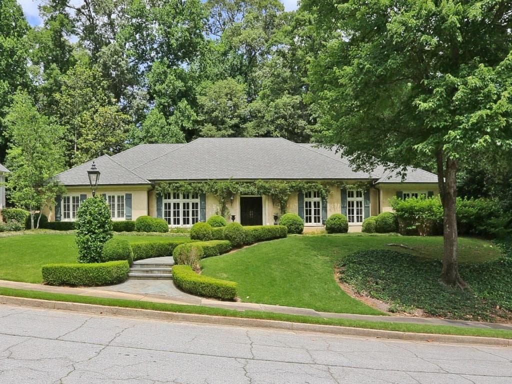 4 bedroom, 6,130 sq ft single family residence sold at 3417 W Paces Ferry Court, Atlanta, GA 30327