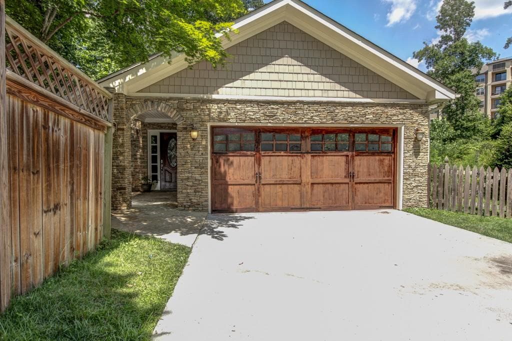 2871 Dorby Close, Brookhaven, GA 30319 — most recent listing photo