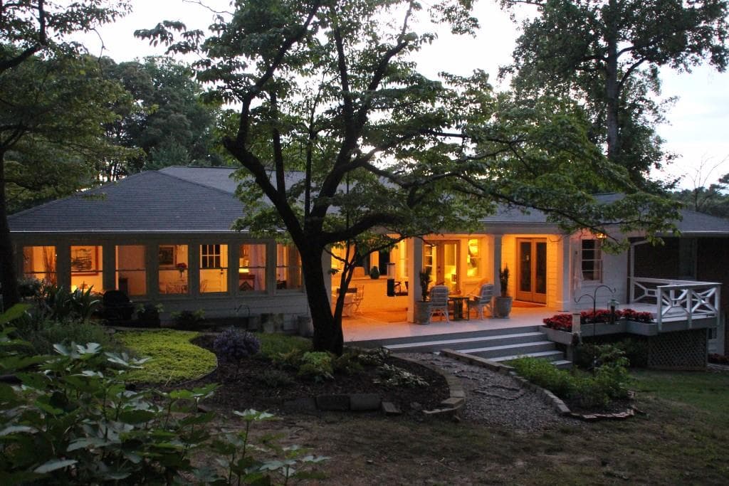 3 bedroom, 2,600 sq ft single family residence sold at 2421 Hawthorne Drive, Atlanta, GA 30345