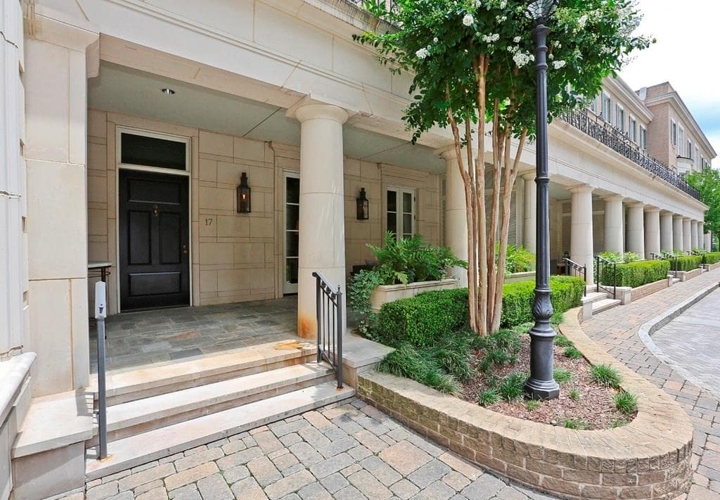 4 bedroom, 4,545 sq ft townhouse sold at 2440 Peachtree Road 17, Atlanta, GA 30305