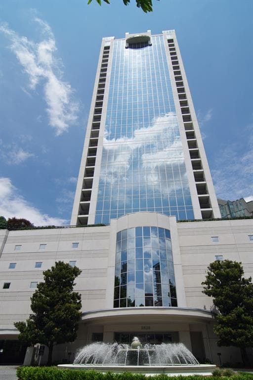 2 bedroom, 1,371 sq ft condominium sold at 2828 Peachtree Road 1001, Atlanta, GA 30305