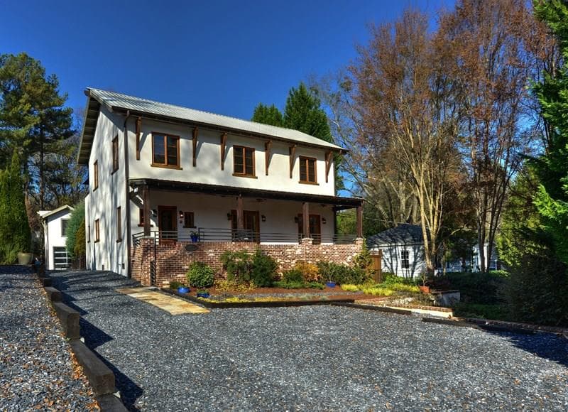 4 bedroom, 3,730 sq ft single family residence sold at 1090 Vista Trail, Atlanta, GA 30324