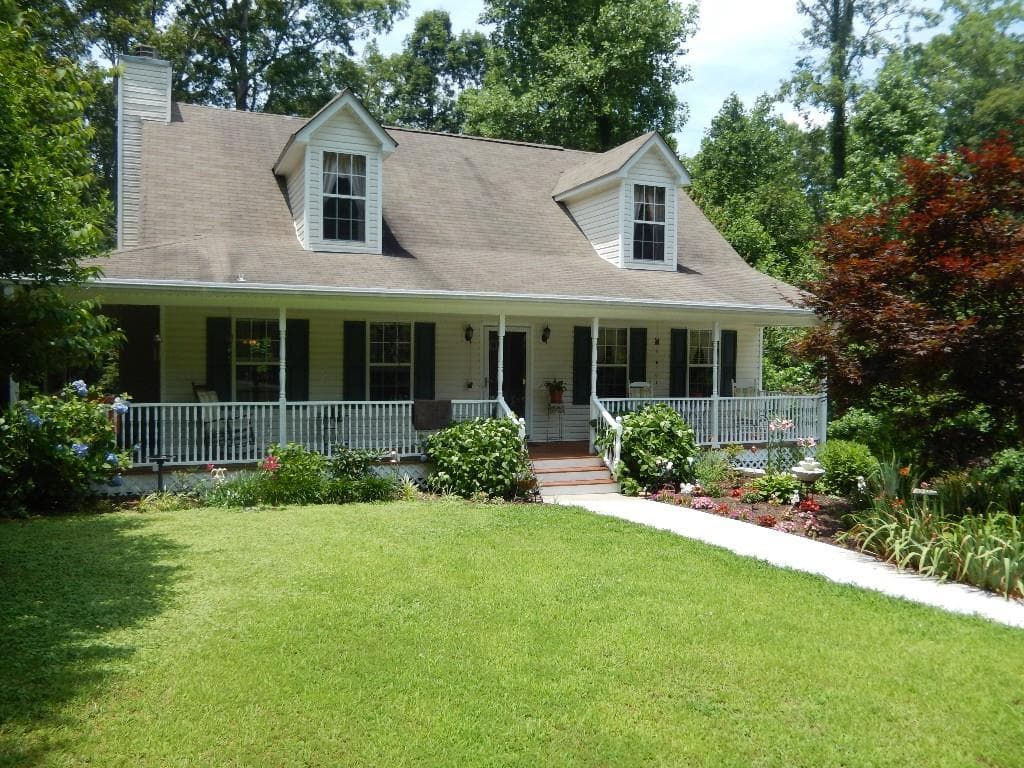 9870 Parkway Lane, Gainesville, GA 30506 — most recent listing photo