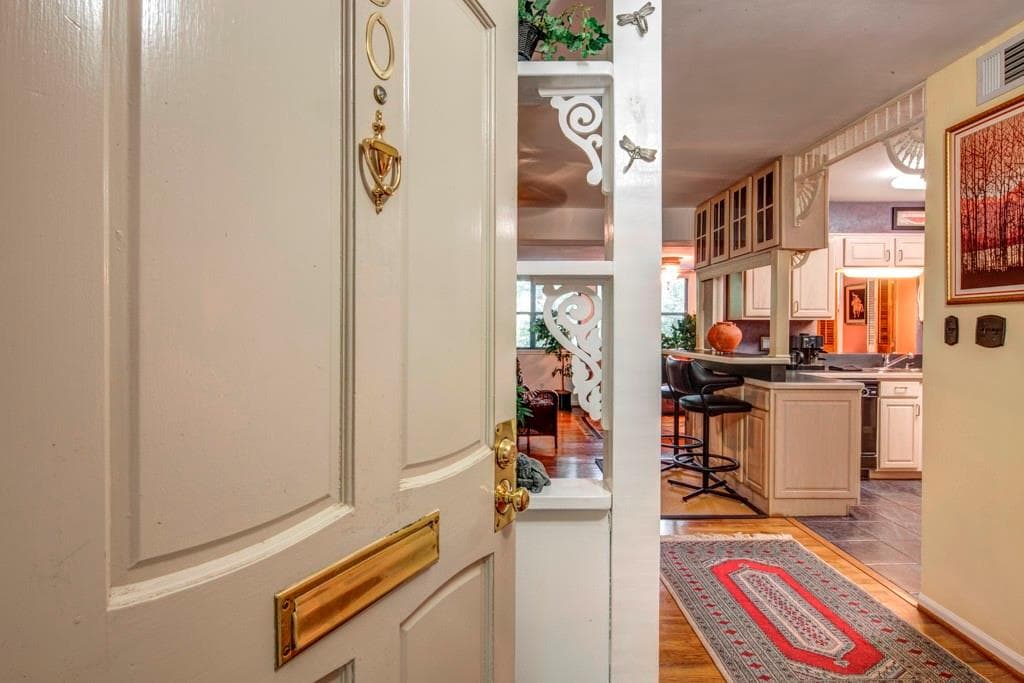 1 bedroom, 950 sq ft condominium sold at 30 Cantey Place, Atlanta, GA 30327