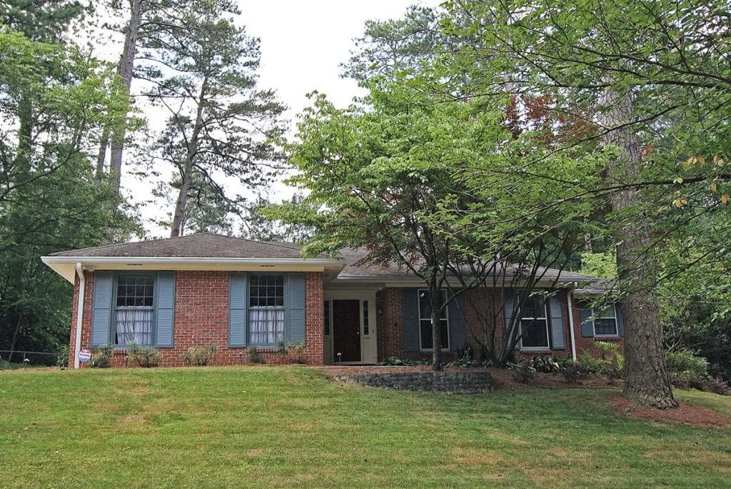 3 bedroom, 1,875 sq ft single family residence sold at 373 Lakemoore Drive, Atlanta, GA 30342