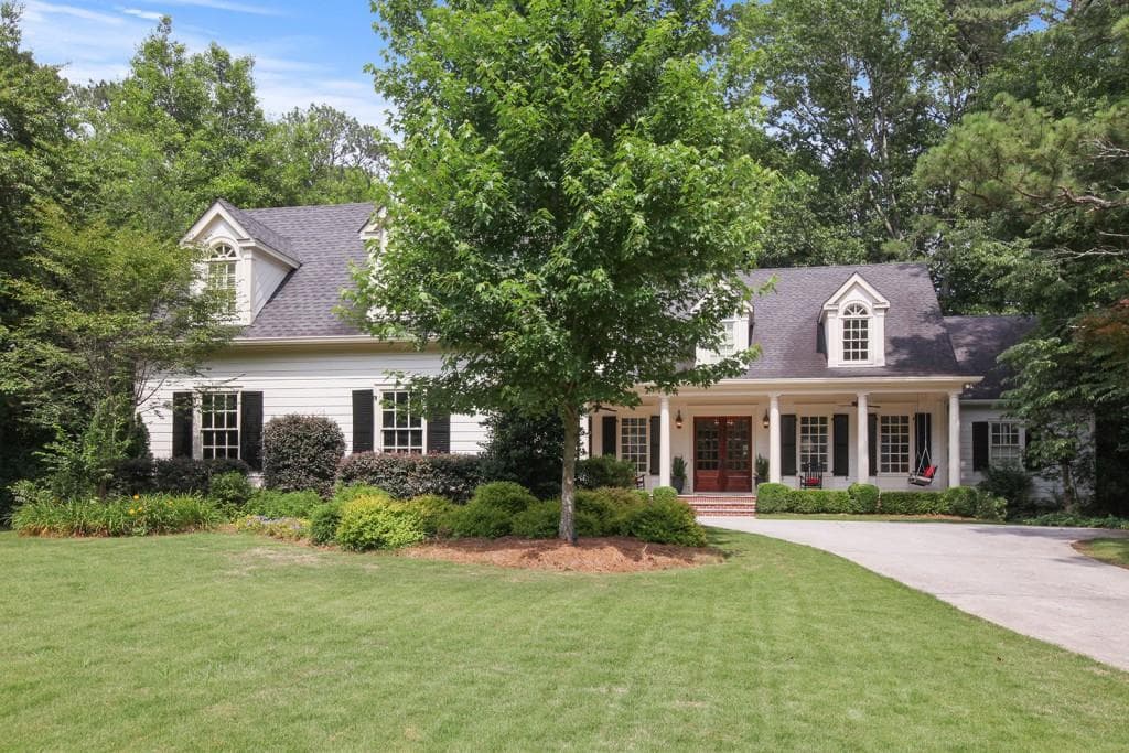 5 bedroom, 6,035 sq ft single family residence sold at 2949 Rockingham Drive, Atlanta, GA 30327