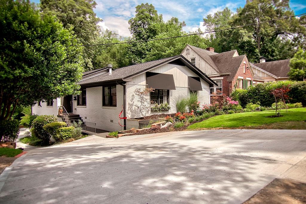 4 bedroom, 2,200 sq ft single family residence sold at 171 Huntington Road, Atlanta, GA 30309