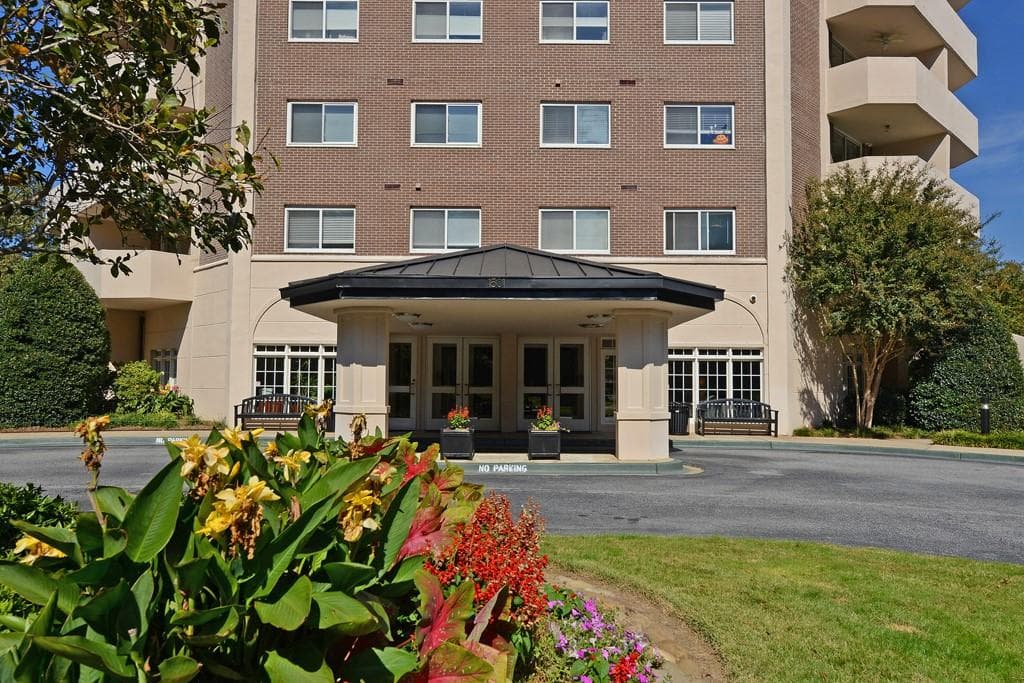 1 bedroom, 814 sq ft condominium sold at 1501 Clairmont Road 1319, Decatur, GA 30033