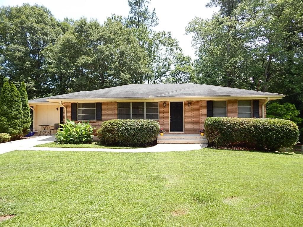3 bedroom, 1,371 sq ft single family residence sold at 920 Lake Court, Smyrna, GA 30082