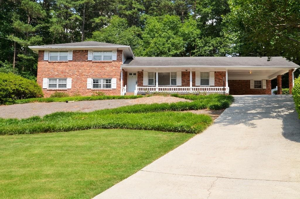 4 bedroom, 2,624 sq ft single family residence sold at 2023 Deren Way, Atlanta, GA 30345