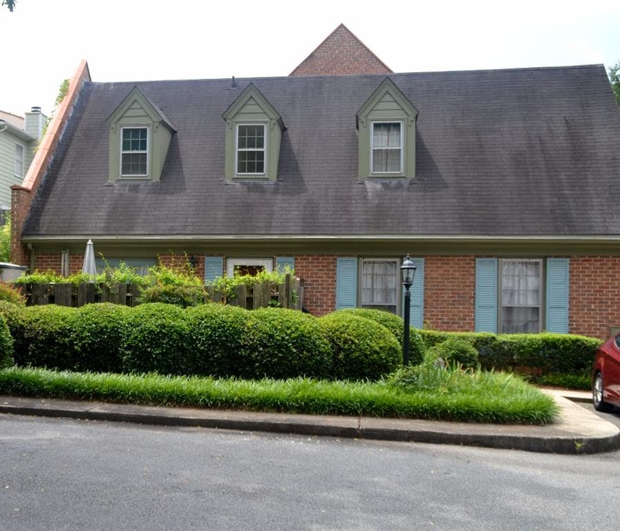 3 bedroom, 1,529 sq ft townhouse sold at 218 Forkner Drive I, Decatur, GA 30030