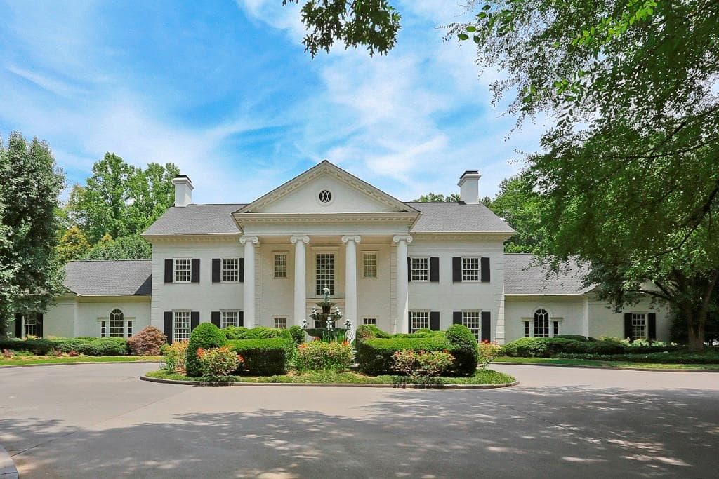 6 bedroom single family residence sold at 4371 Northside Drive, Atlanta, GA 30327