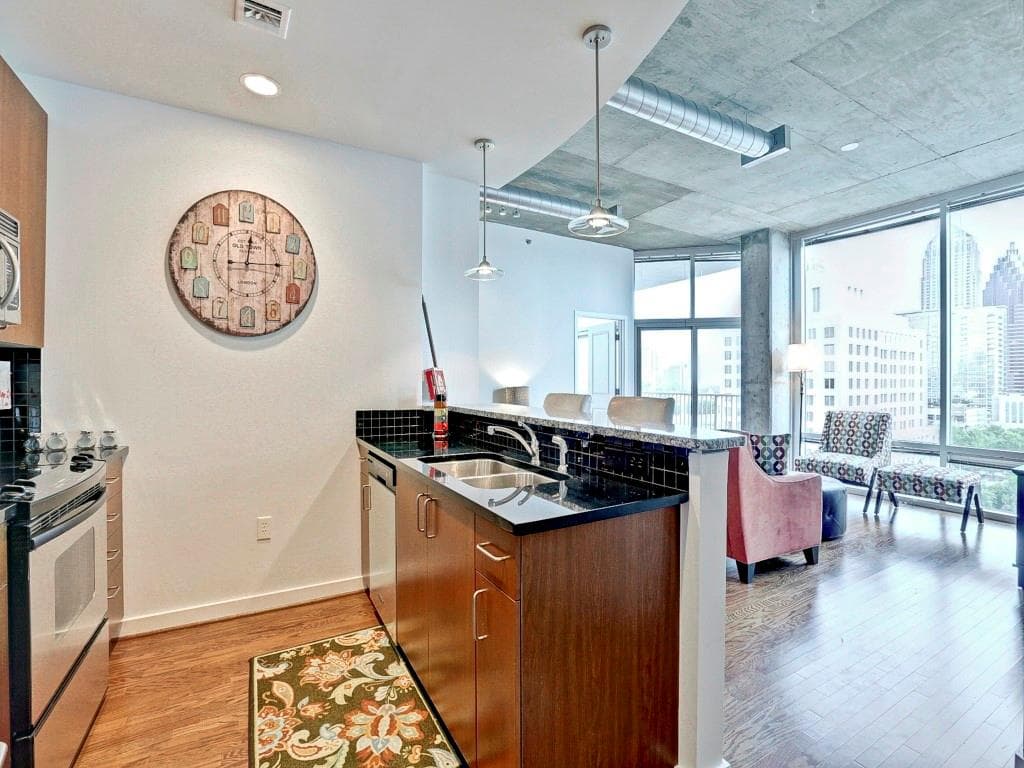 2 bedroom, 1,032 sq ft condominium sold at 943 Peachtree Street 911, Atlanta, GA 30309