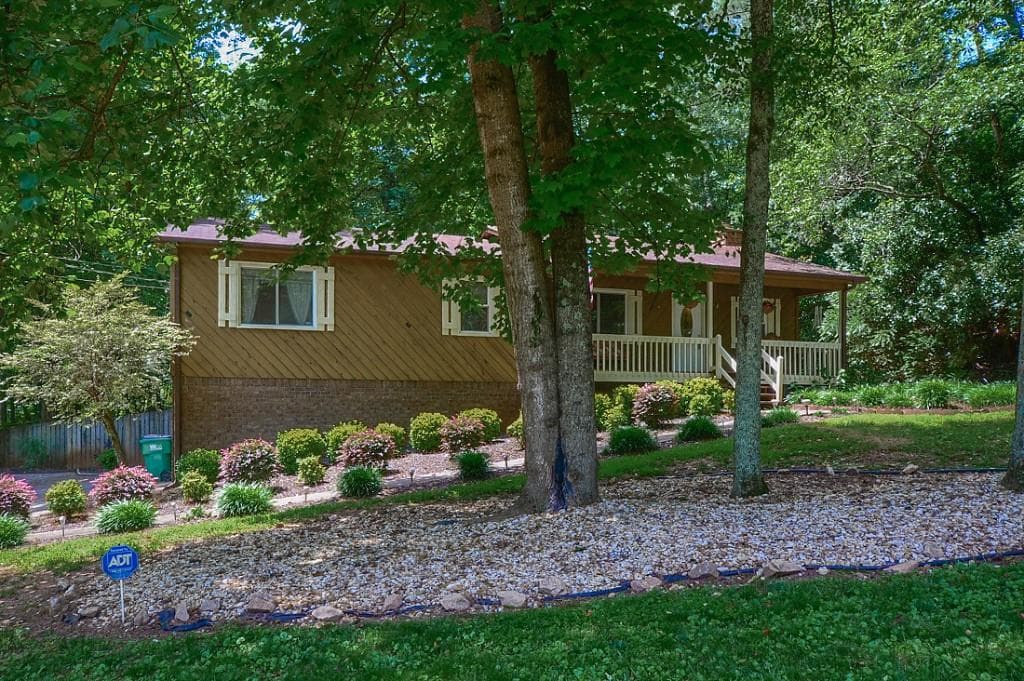 404 Doris Drive, Woodstock, GA 30188 — most recent listing photo