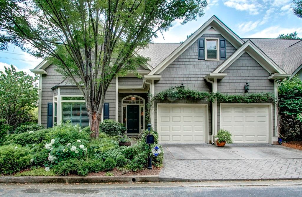 4 bedroom, 3,949 sq ft single family residence sold at 3737 Markham Way, Atlanta, GA 30339