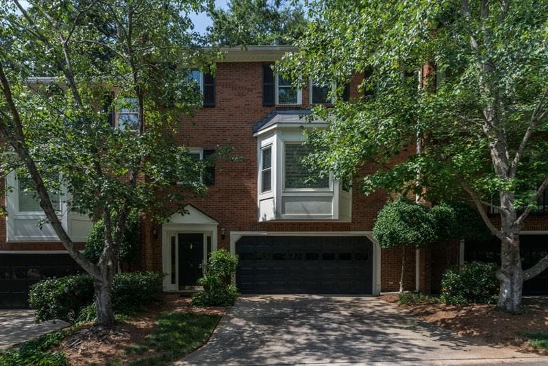 3 bedroom townhouse sold at 3873 Roswell Road 18, Atlanta, GA 30342