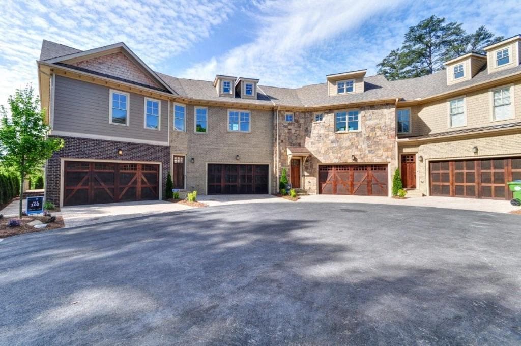 4 bedroom, 2,571 sq ft townhouse sold at 3002 Lenox Road 300, Atlanta, GA 30324