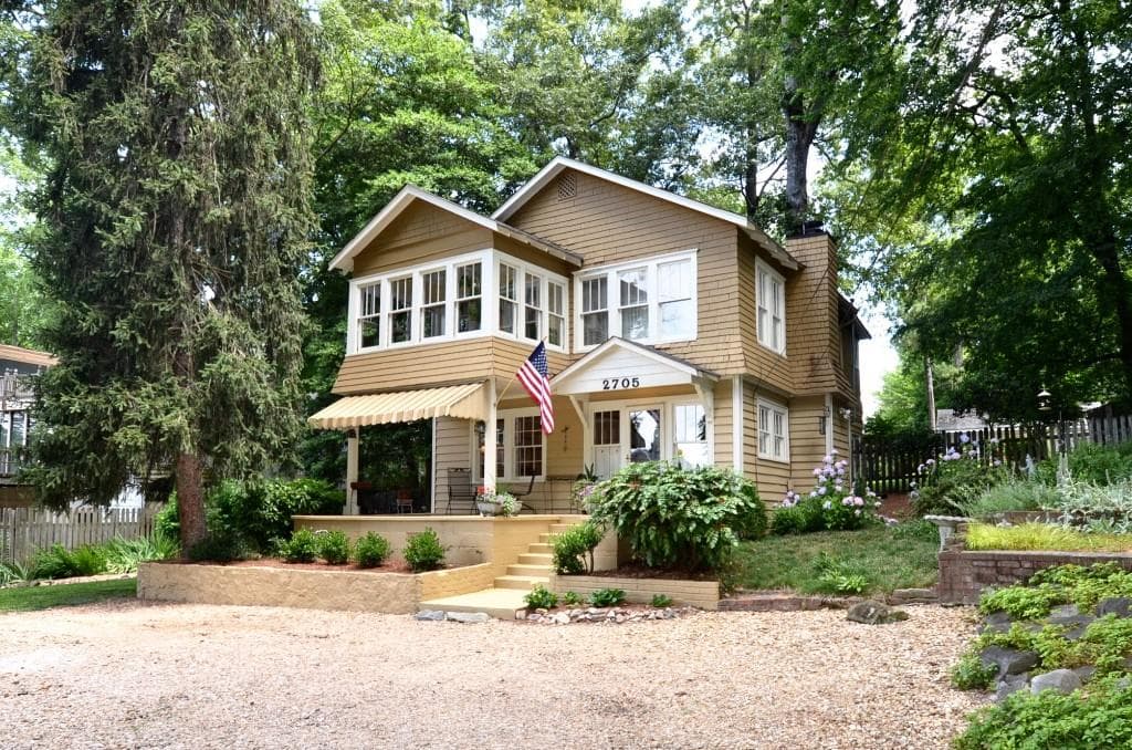3 bedroom single family residence sold at 2705 Osborne Road, Brookhaven, GA 30319
