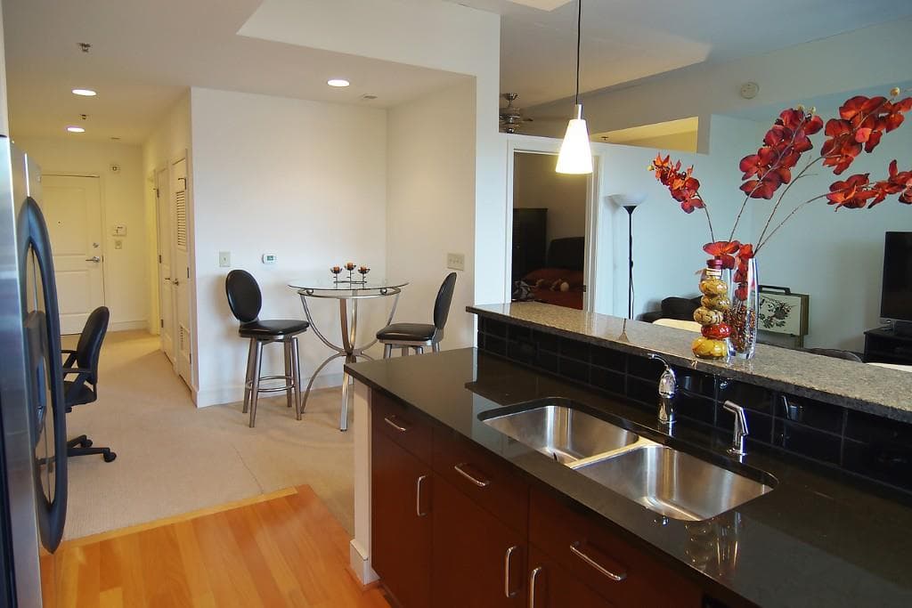 1 bedroom, 774 sq ft condominium sold at 44 Peachtree Place 426, Atlanta, GA 30309