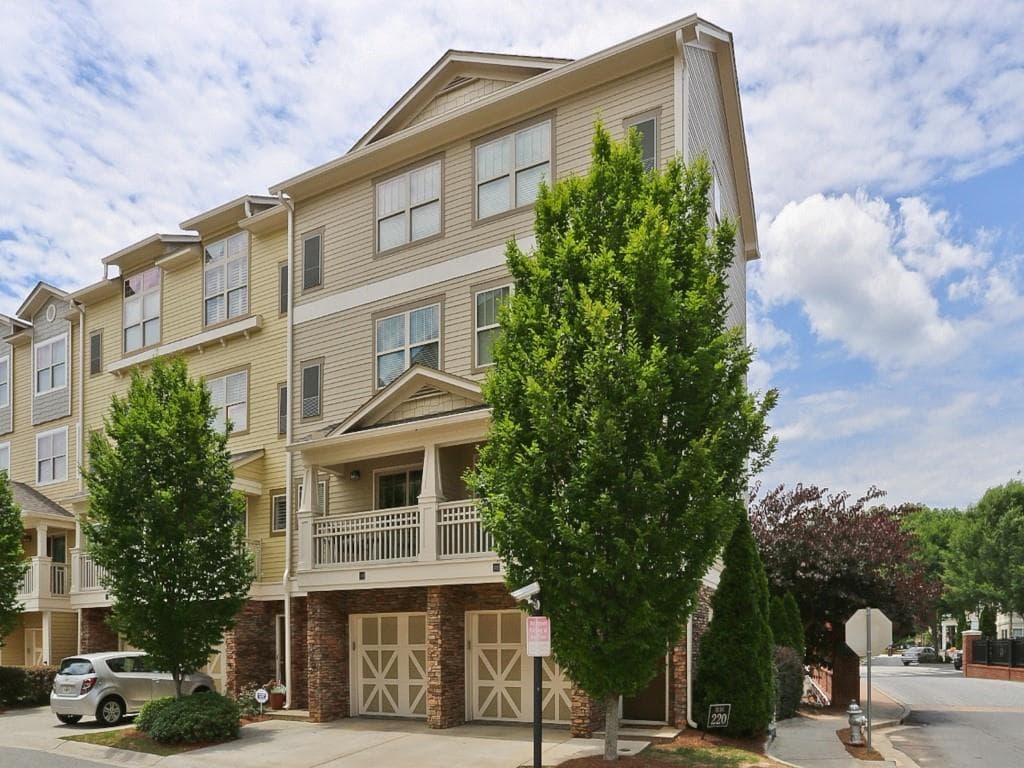 2 bedroom, 1,281 sq ft townhouse sold at 220 Semel Circle 104, Atlanta, GA 30309