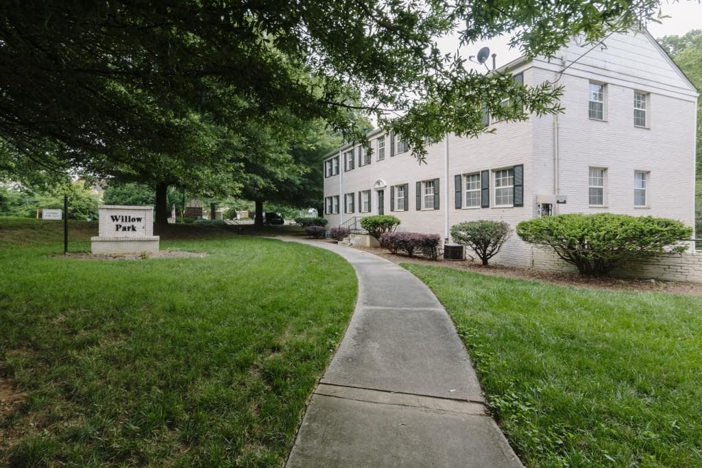 2 bedroom, 896 sq ft condominium sold at 417 Willow Lane 4, Decatur, GA 30030
