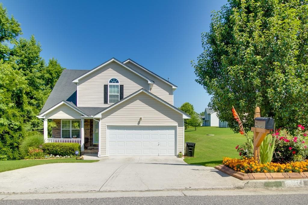 3 bedroom single family residence sold at 7491 Petal Place, Fairburn, GA 30213