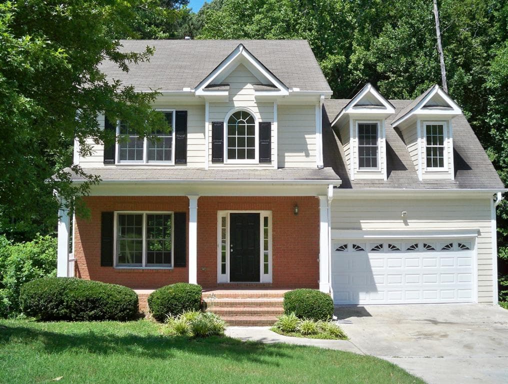 4 bedroom, 2,684 sq ft single family residence sold at 590 Larchmont Drive, Atlanta, GA 30318