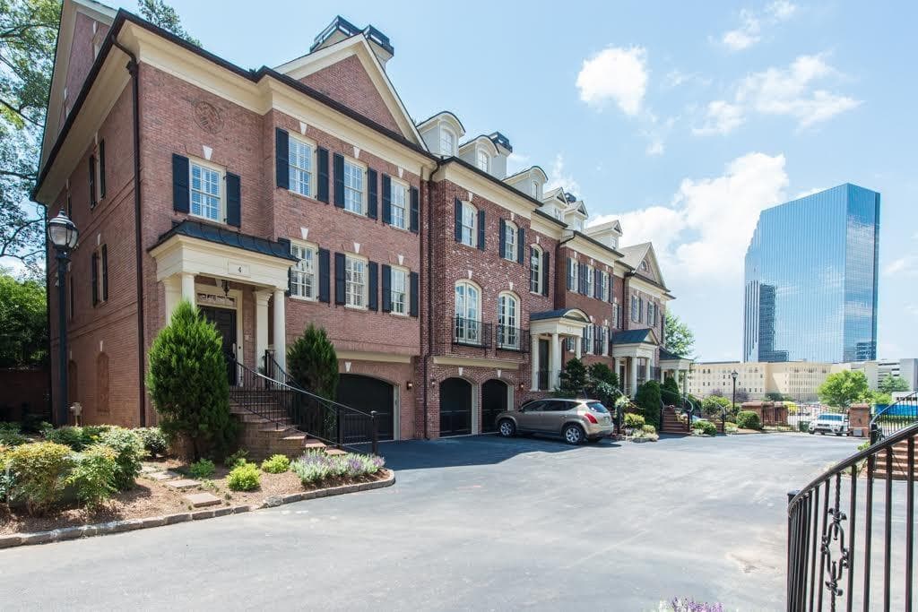 4 bedroom, 2,832 sq ft townhouse sold at 3475 Roxboro Road 4, Atlanta, GA 30326