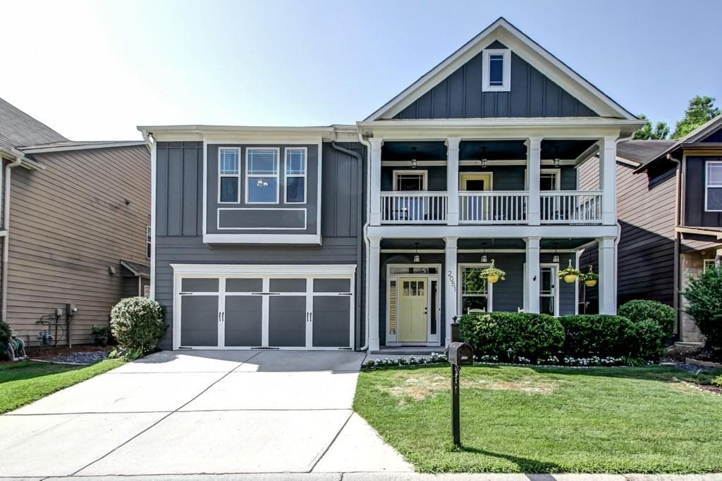 4 bedroom, 3,218 sq ft single family residence sold at 2051 Hatteras Way, Atlanta, GA 30318