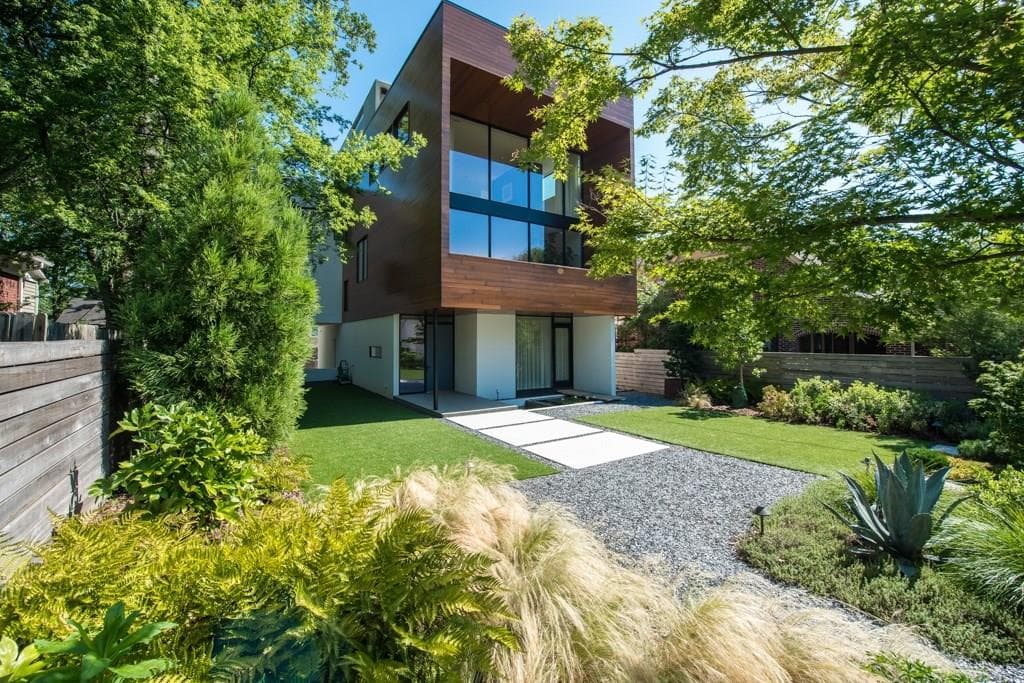 5 bedroom, 4,083 sq ft single family residence sold at 1020 Bellevue Drive, Atlanta, GA 30306
