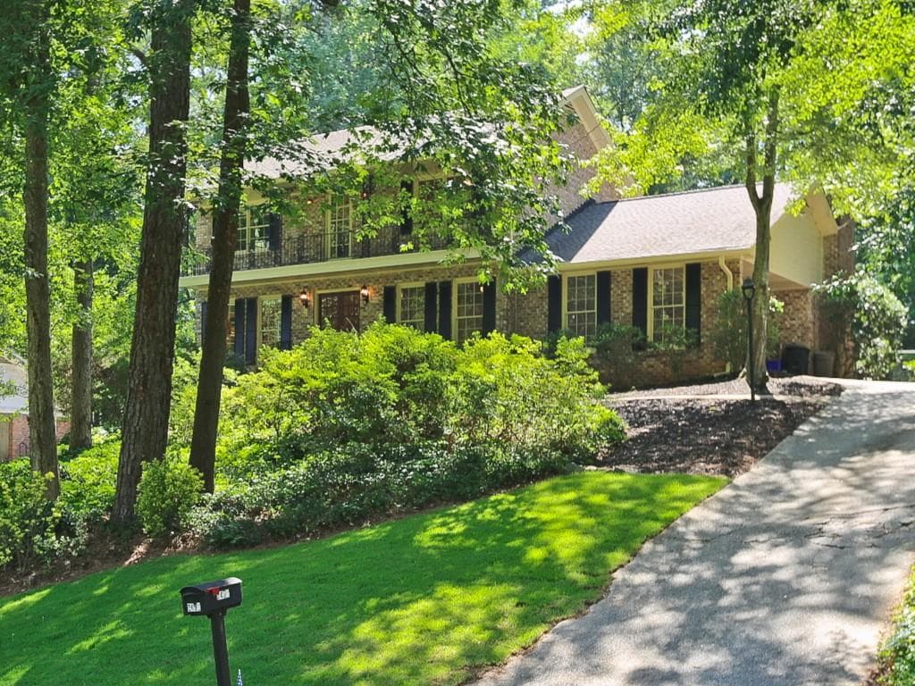 5 bedroom, 2,878 sq ft single family residence sold at 2491 Overlook Way, Atlanta, GA 30345