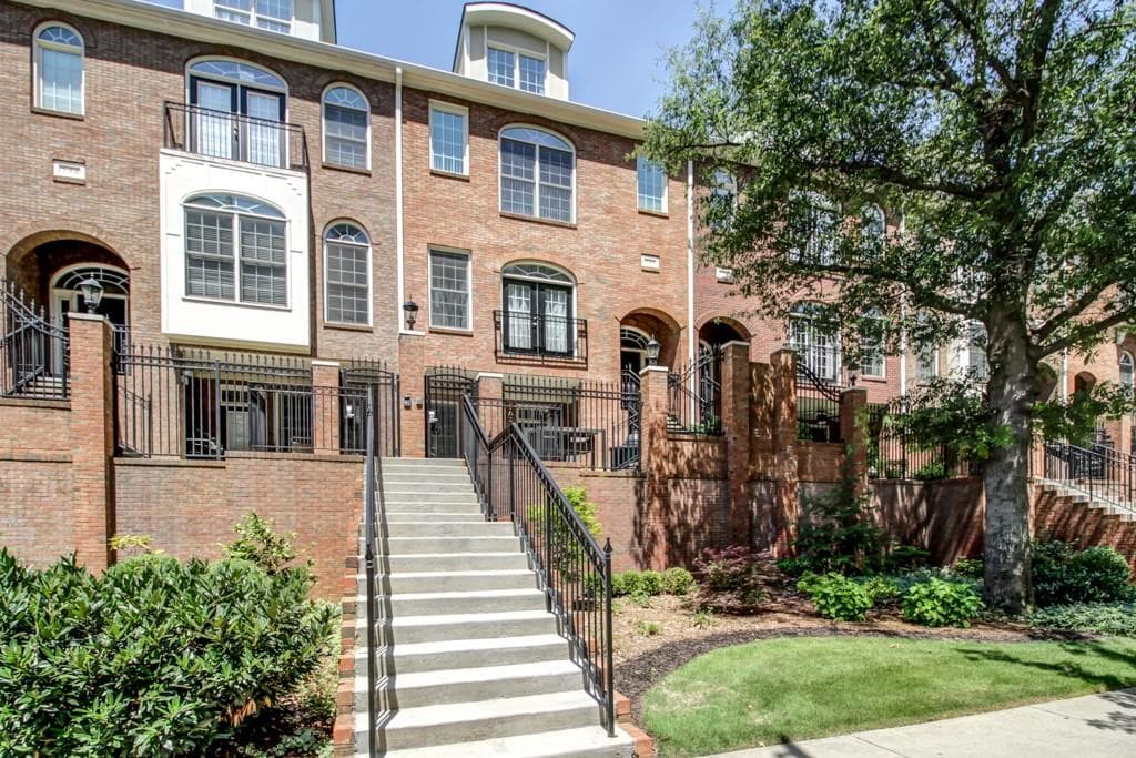 3 bedroom, 3,520 sq ft townhouse sold at 546 Centennial Olympic Park Drive 0, Atlanta, GA 30313