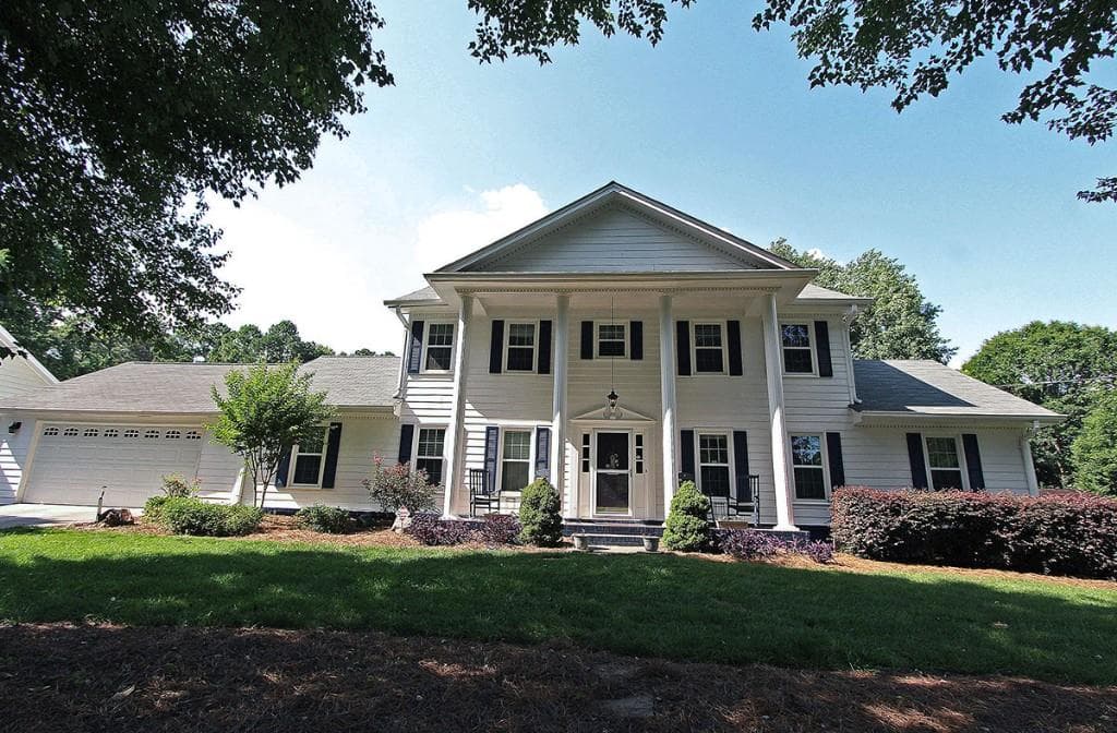 4 bedroom, 2,400 sq ft single family residence sold at 1678 Rangewood Drive, Lilburn, GA 30047