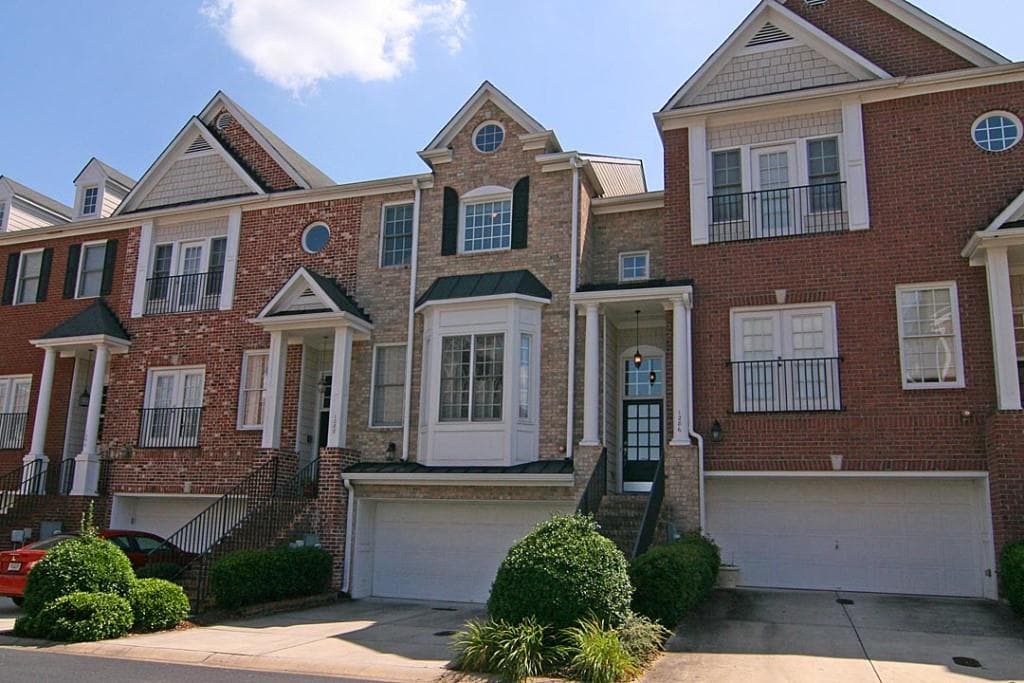 3 bedroom, 3,205 sq ft townhouse sold at 1286 Creekside Terrace, Smyrna, GA 30082