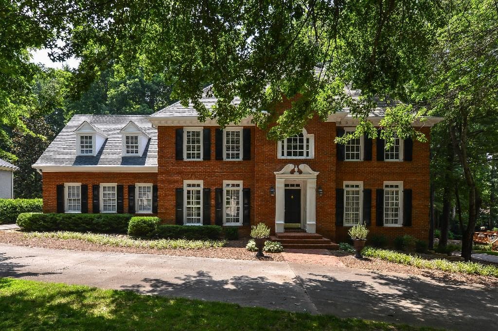 5 bedroom, 4,612 sq ft single family residence sold at 85 Wing Mill Road, Sandy Springs, GA 30350