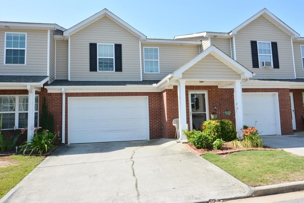 3 bedroom, 2,129 sq ft townhouse sold at 403 TARA COMMONS Circle 403, Loganville, GA 30052