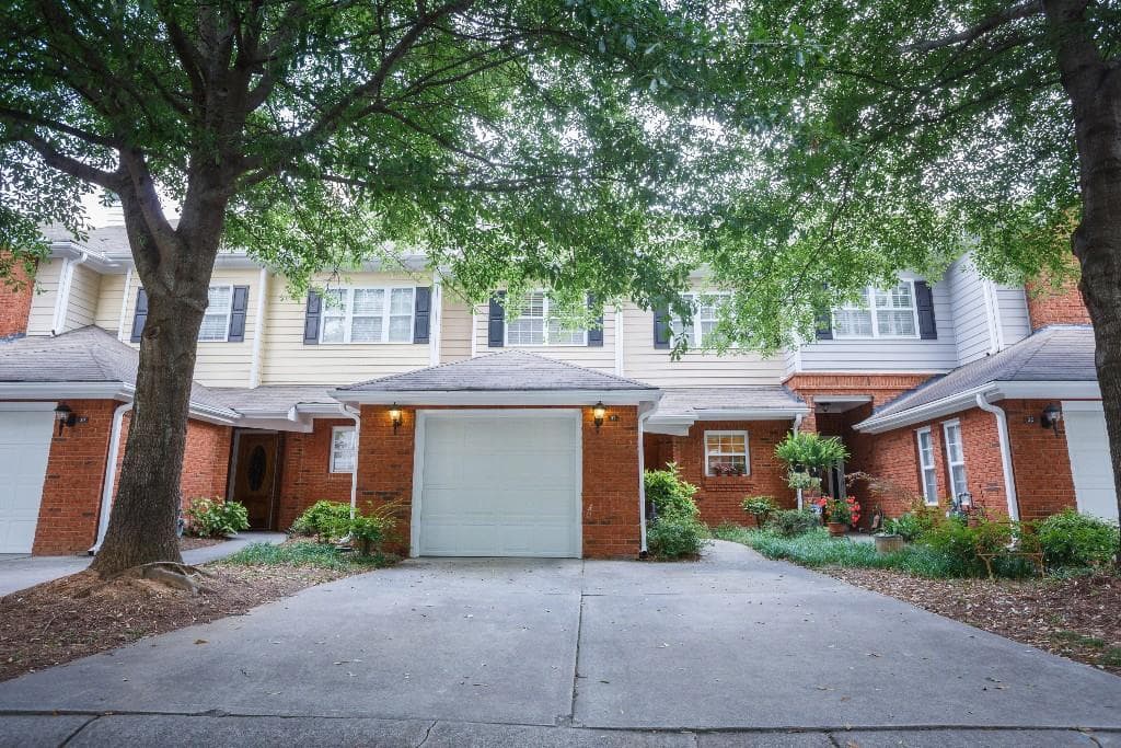 3 bedroom, 1,660 sq ft townhouse sold at 31 Hall Manor, Alpharetta, GA 30022